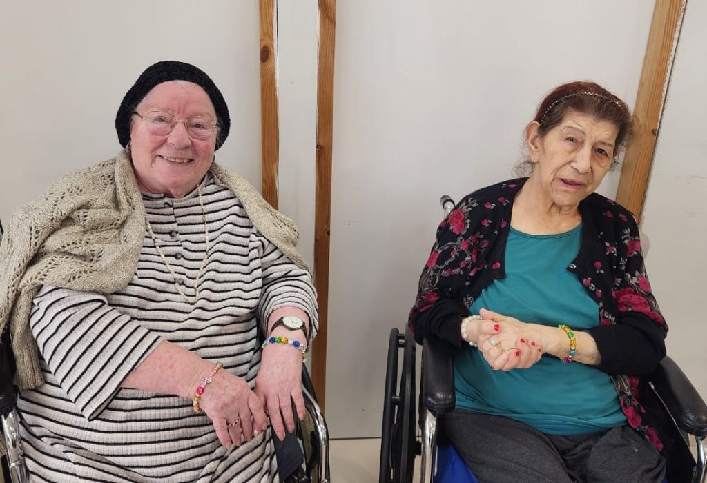 a86b9c25-83ef-48e9-bec2-967a1ba4a007