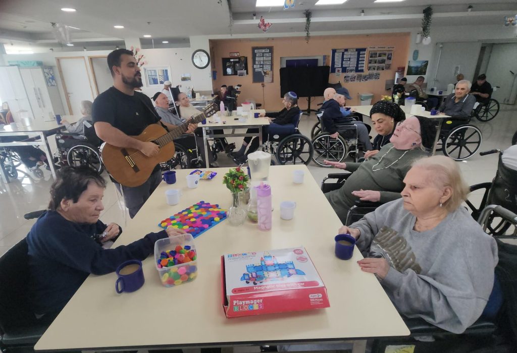 b160ae71-ab40-457e-b926-d93a8196e128