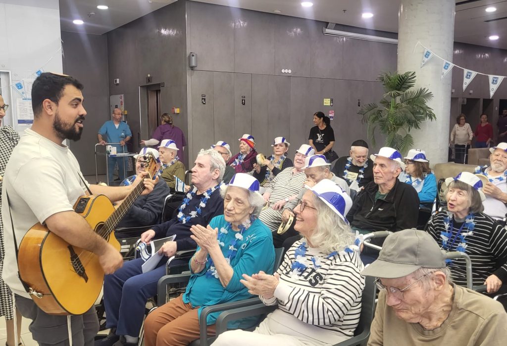 e2ebf591-ff16-4f57-8a9c-75bb474ecc9f