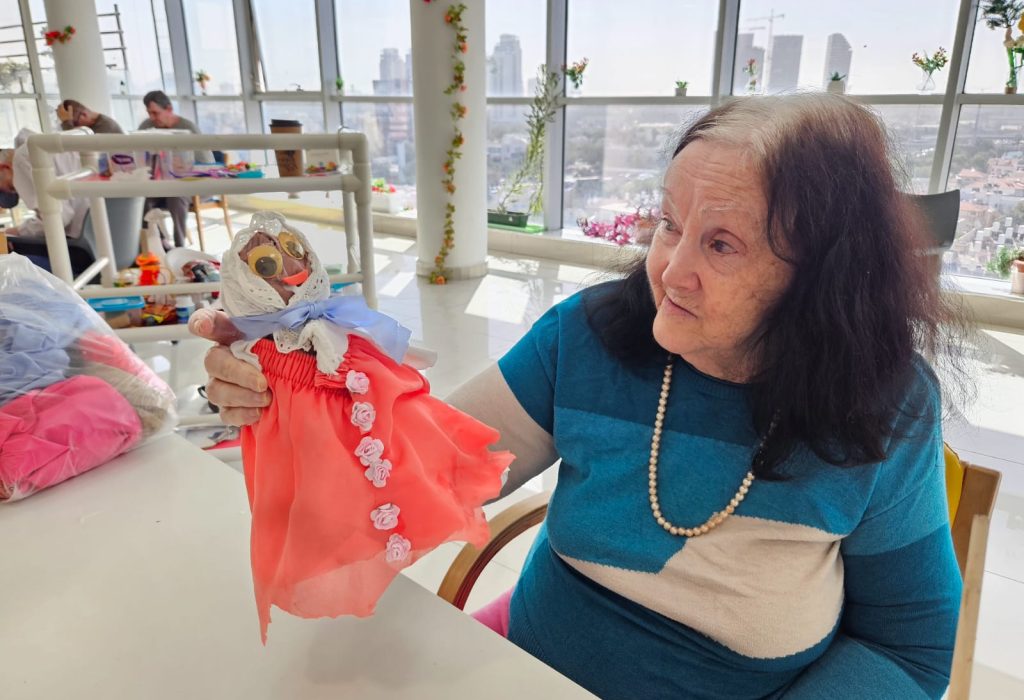 f65e6702-77c6-45e0-99a7-0d63e1f8b232